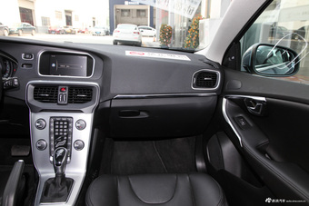 2018款沃尔沃V40 1.5T自动T3 智雅版