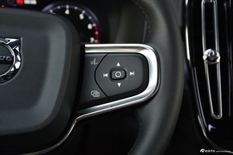 2019款沃尔沃XC40 2.0T四驱子夜亚马逊蓝T4