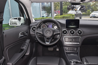 2017款奔驰GLA级 GLA220 2.0T自动4MATIC时尚型