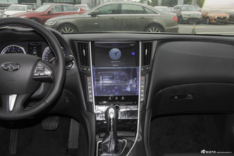 2016款英菲尼迪Q50L 2.0T自动舒适版