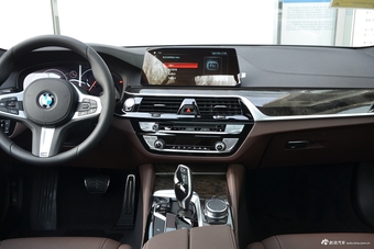 2019款宝马5系2.0T自动525Li领先型M运动套装