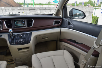 2017款GL8 2.5L自动尊贵型