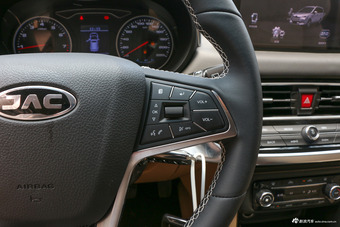 2018款瑞风R3 1.6L手动豪华天窗型