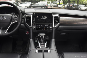 2017款本田UR-V 1.5L 240TURBO自动两驱豪华版