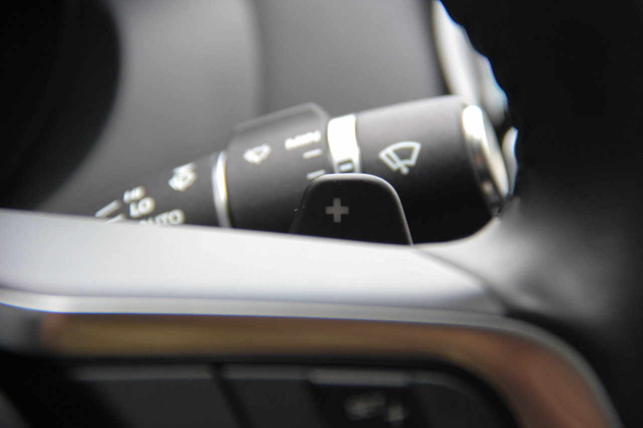 2015款捷豹XE R-SPORT 2.0T自动i4 Ti (240PS)