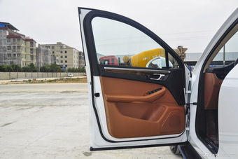 2017款众泰SR9 2.0T手动极致之心版