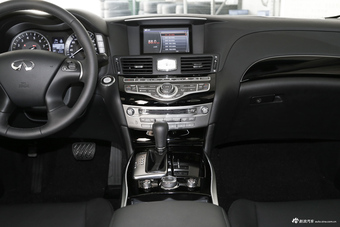 2017款英菲尼迪Q70L 2.5L自动精英版