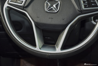 2016款驭胜S350 2.0T手动四驱汽油豪华天窗版5座