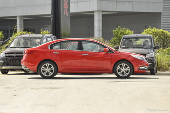 2015款众泰Z500 1.5T 自动尊贵型