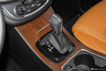 2017款宝骏560律动版1.8L iAMT尊享型