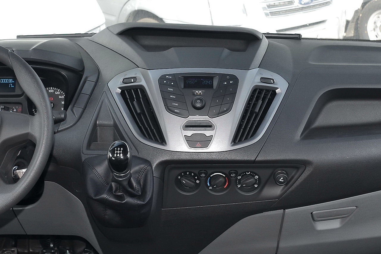 2017款新全顺2.0T中轴中顶汽油Gas 5/6座Kombi国5