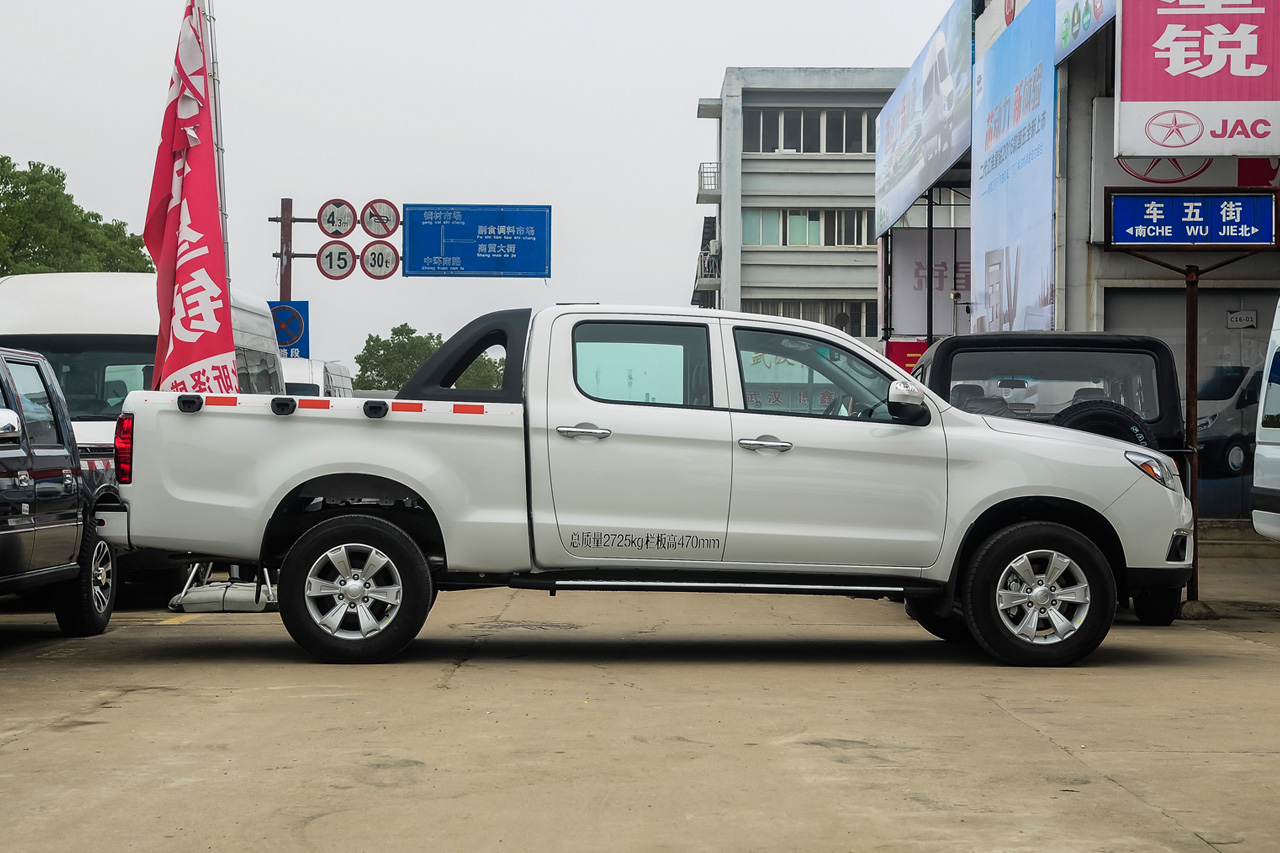 2015款帅铃T6 2.8T手动柴油进取型长轴HFC4DA1-2C