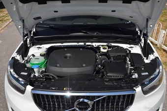2019款沃尔沃XC40 2.0T四驱破晓冰雪白T4图片