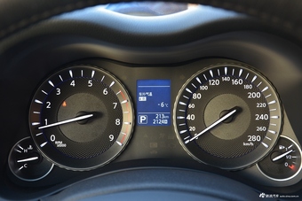 2019款英菲尼迪Q70L 2.0T自动豪华版