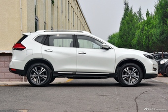 2019款奇骏2.5L自动四驱智联豪华版