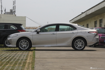 2018款凯美瑞2.5G自动豪华版