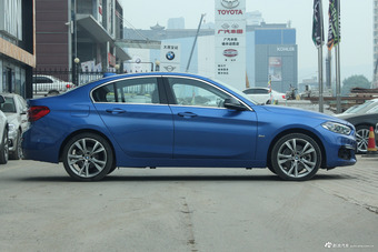 2017款宝马1系120i自动设计套装型 