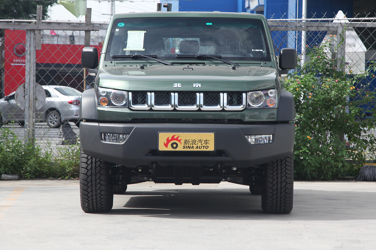 2018款北京BJ40L 2.0T手动柴油四驱尊贵版