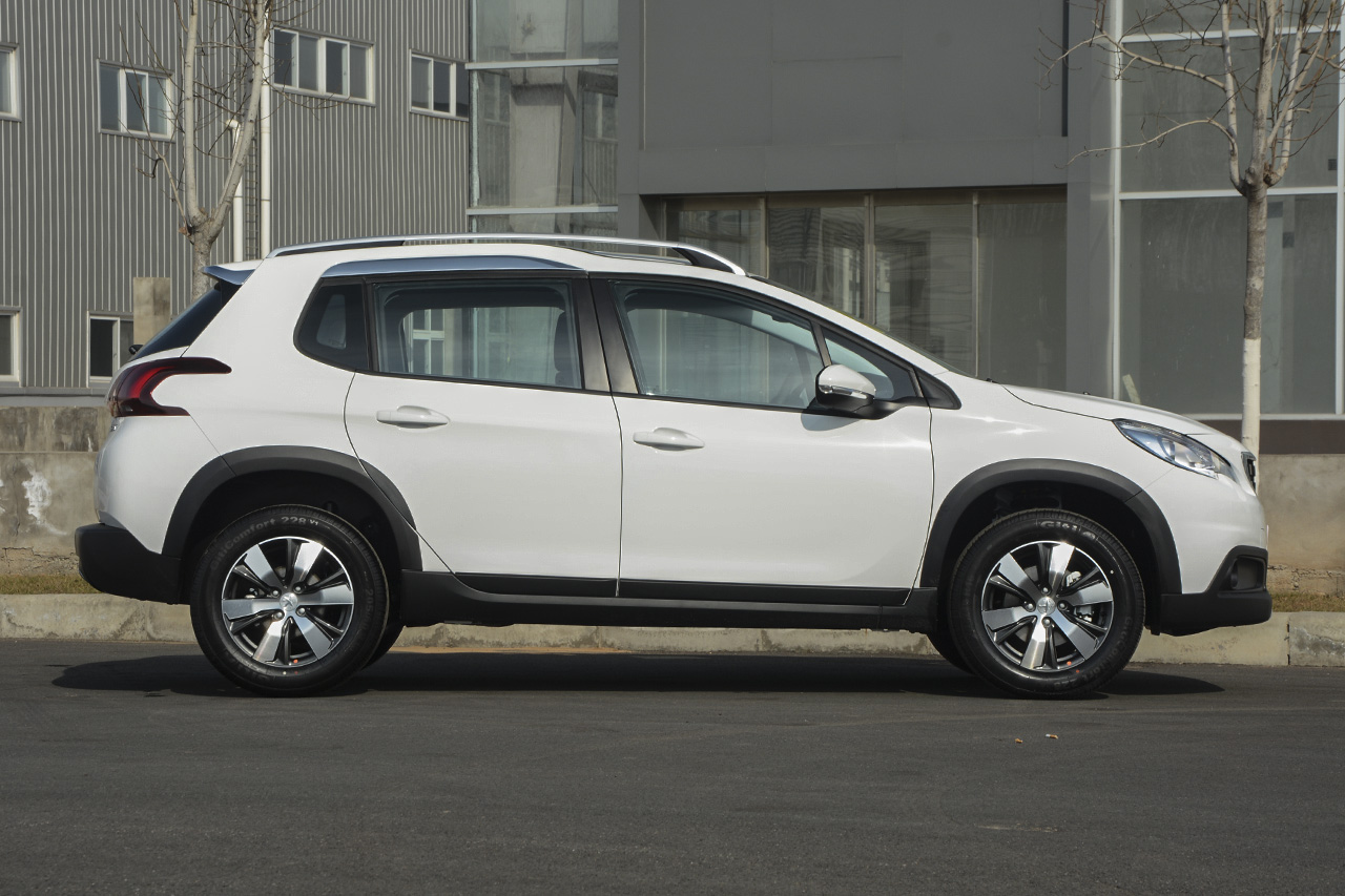 2018款标致2008 1.6L自动潮流版