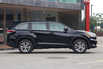 2017款汉兰达2.0T自动两驱精英版7座