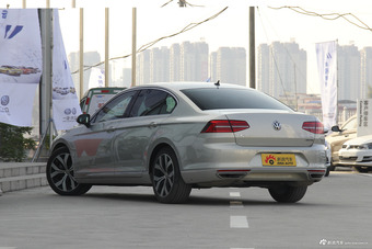 2018款迈腾2.0T自动380TSI DSG旗舰型