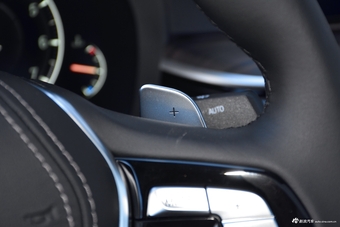 2019款宝马5系2.0T自动530Li 尊享型豪华套装