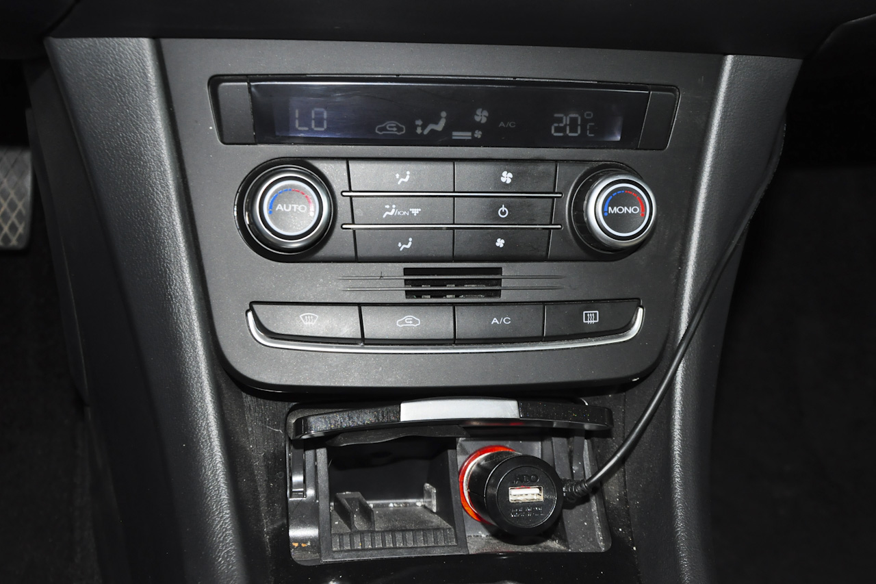 2016款荣威e550 1.5L自动旗舰版