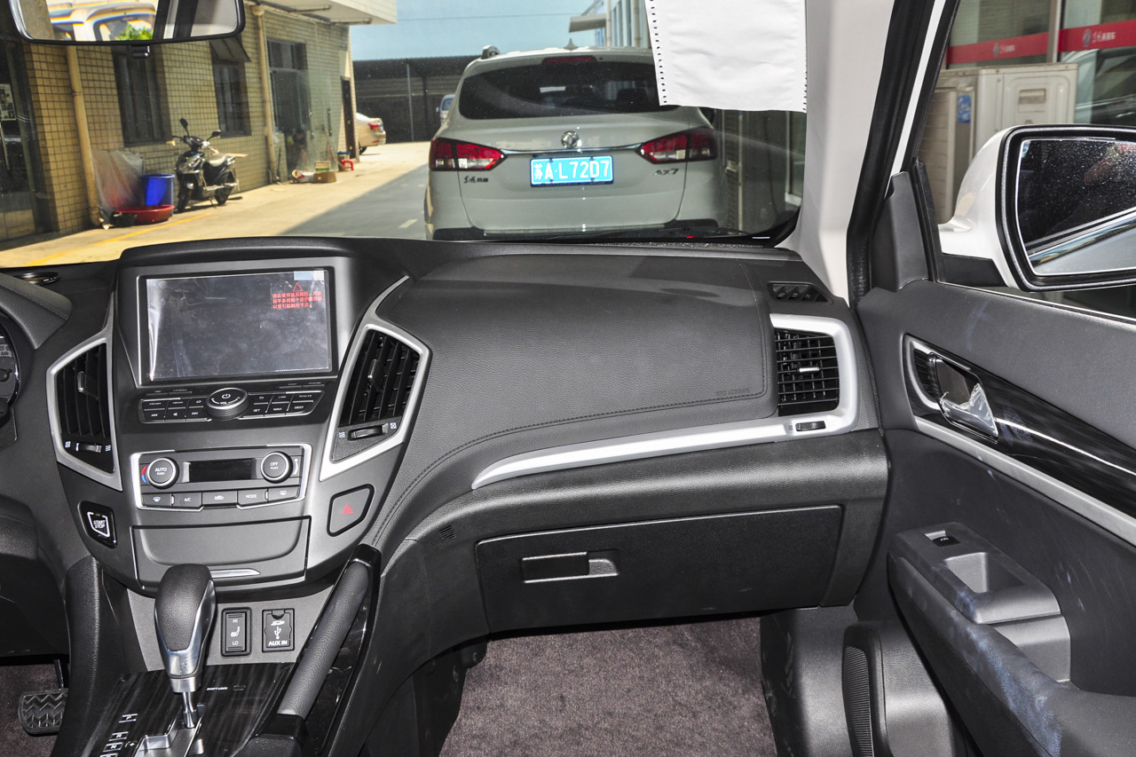 2016款东风风神AX7 2.3L自动智尊型