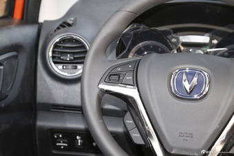 2016款长安CS15 1.5L自动时尚版