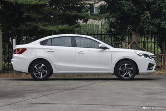 2017款海马福美来1.6L手动豪华型