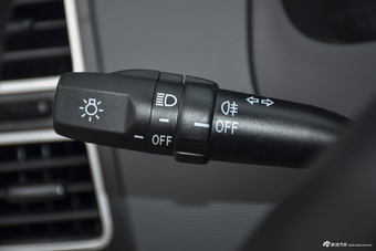 2015款利亚纳A6 1.4L手动三厢梦想型