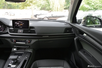 2018款奥迪Q5L 2.0T自动45 TFSI尊享风雅型