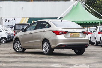 2016款艾瑞泽5 1.5L手动领锐版 秀色金