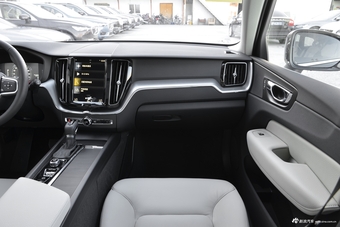 2018款沃尔沃XC60 2.0T自动T4智逸版