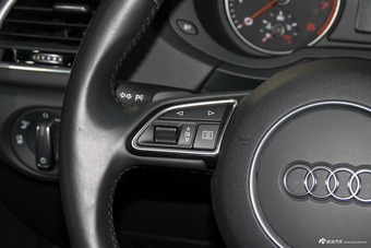 2016款奥迪Q3 1.4T自动30TFSI风尚型