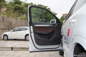 2017款奥迪Q3 1.4T自动30 TFSI风尚型