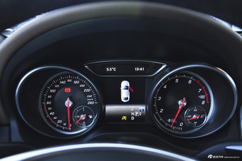 2016款改款奔驰CLA级 CLA260 2.0T 4MATIC