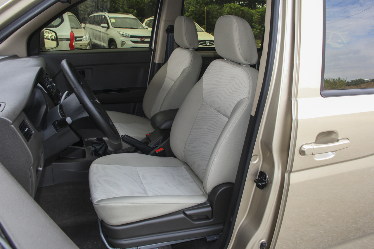 2016款五菱荣光V 1.5L手动标准型