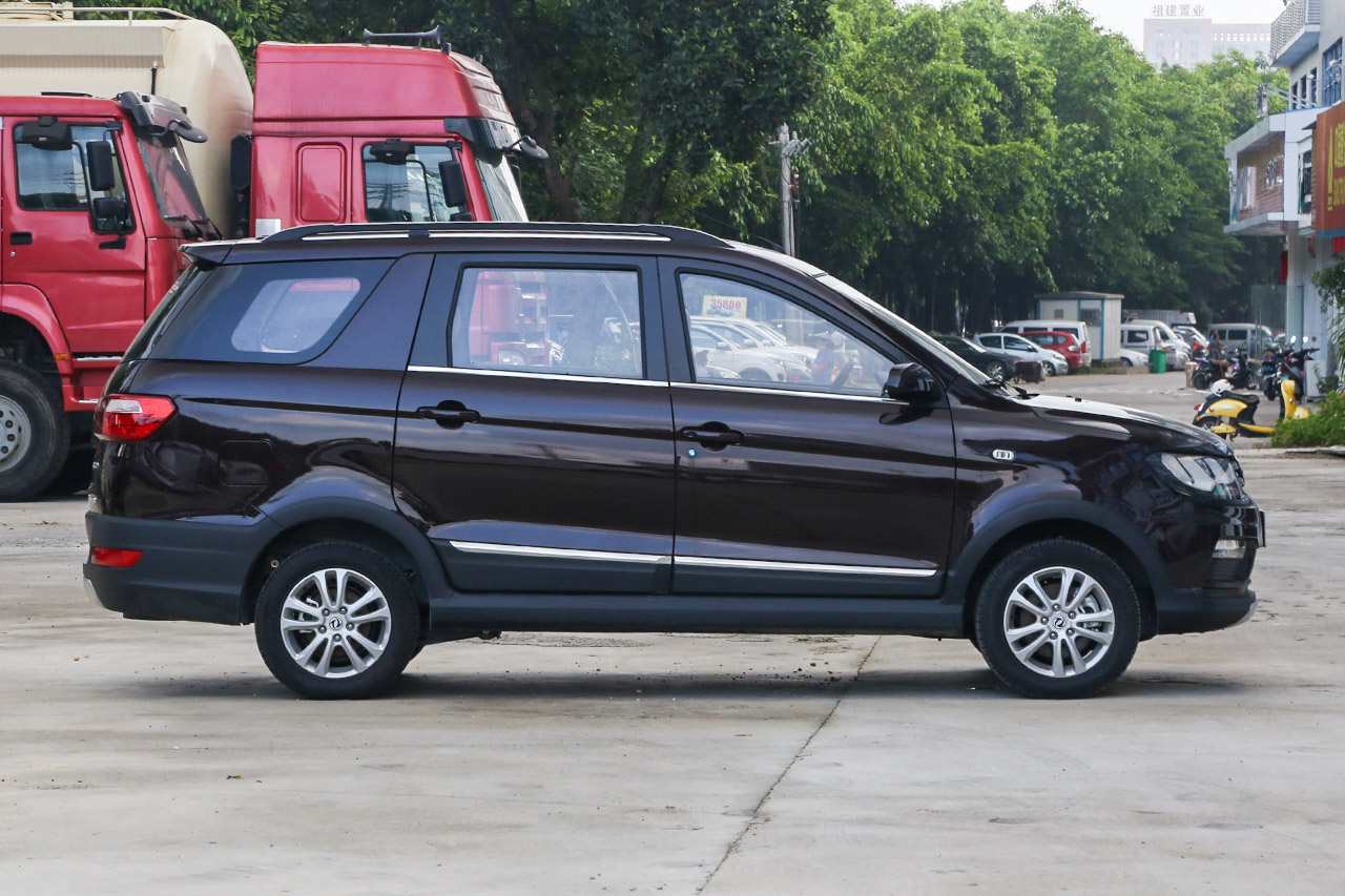 2016款风光370 1.5L手动标准型7座 摩卡棕