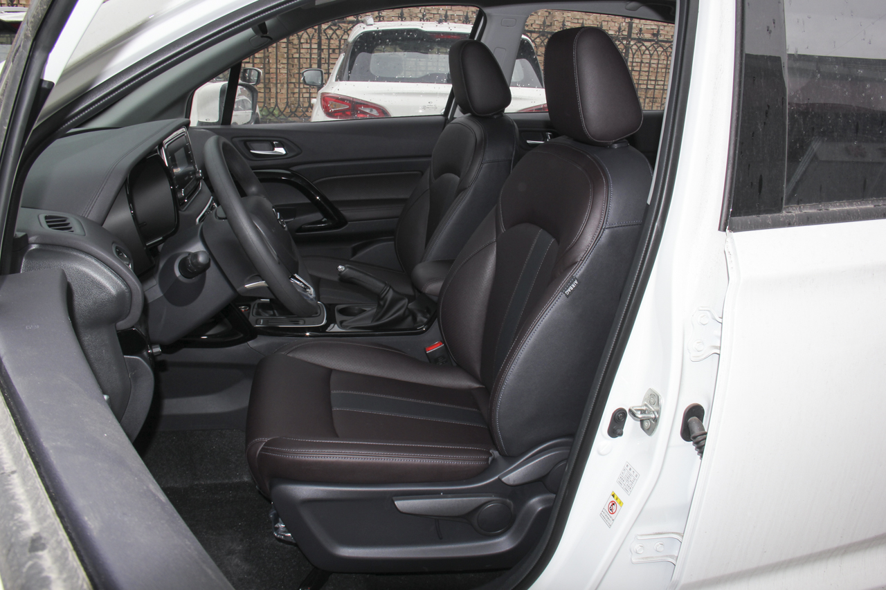 2018款传祺GS4 1.3T手动两驱精英版200T