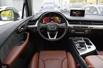 2018款奥迪Q7 3.0T自动45TFSI尊贵型