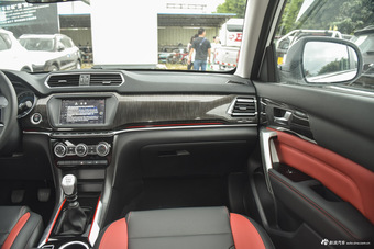 2017款哈弗H2 1.5T手动两驱精英型蓝标