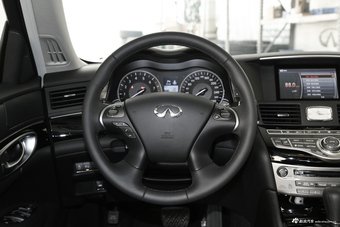 2017款英菲尼迪Q70L 2.5L自动精英版