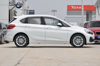 2018款宝马2系旅行车218i 1.5T自动领先型