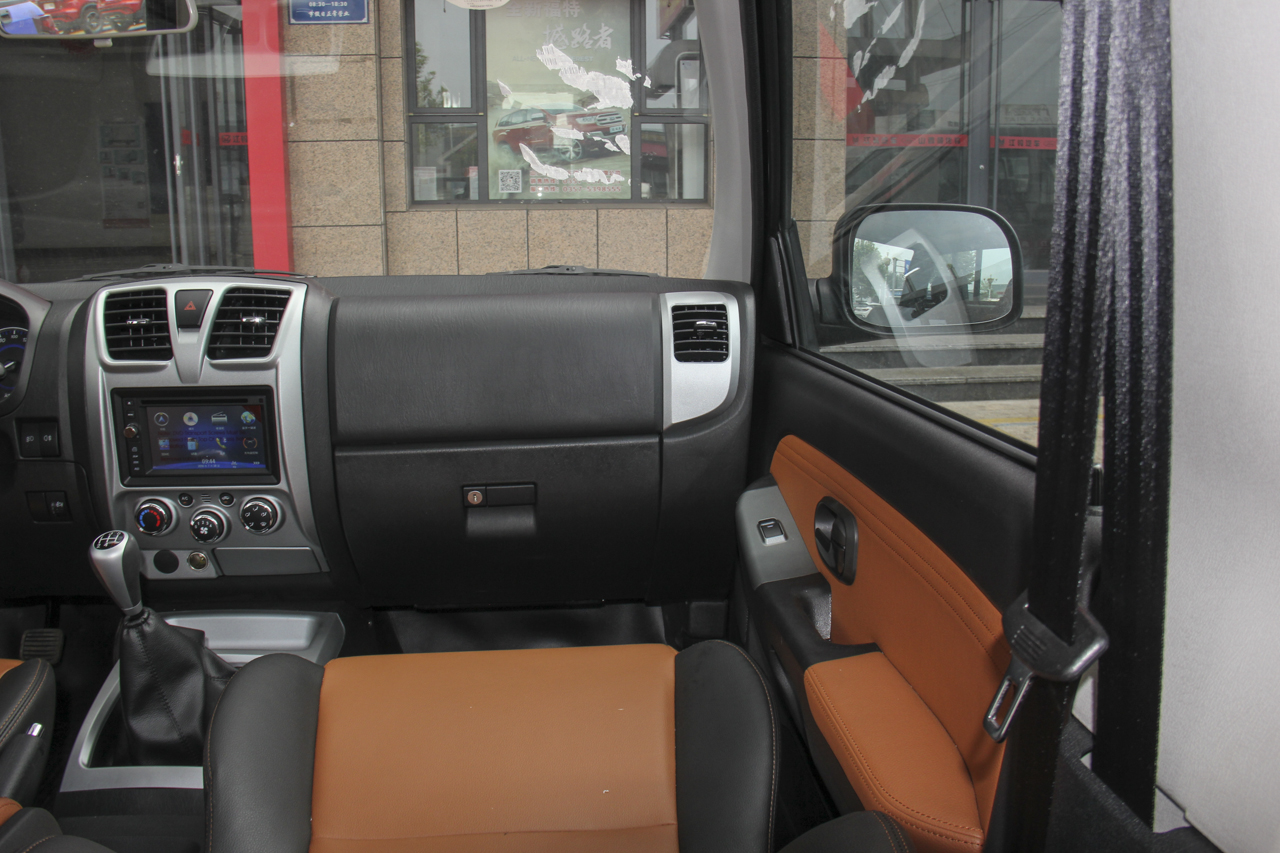 2018款宝典2.9T手动新超值柴油两驱豪华型标准货箱JX4D30B5L