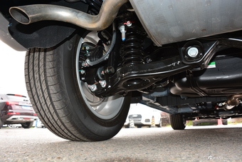 2017款众泰SR9 2.0T自动极致之路版