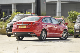 2015款众泰Z500 1.5T 自动尊贵型