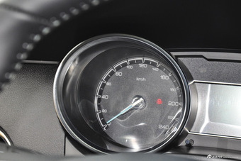 2016款众泰SR7 1.5T手动魔方之路版