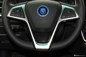 2017款比亚迪秦1.5T自动尊贵型