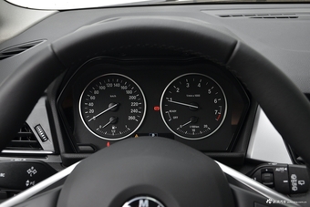 2018款宝马2系旅行车218i 1.5T自动时尚型